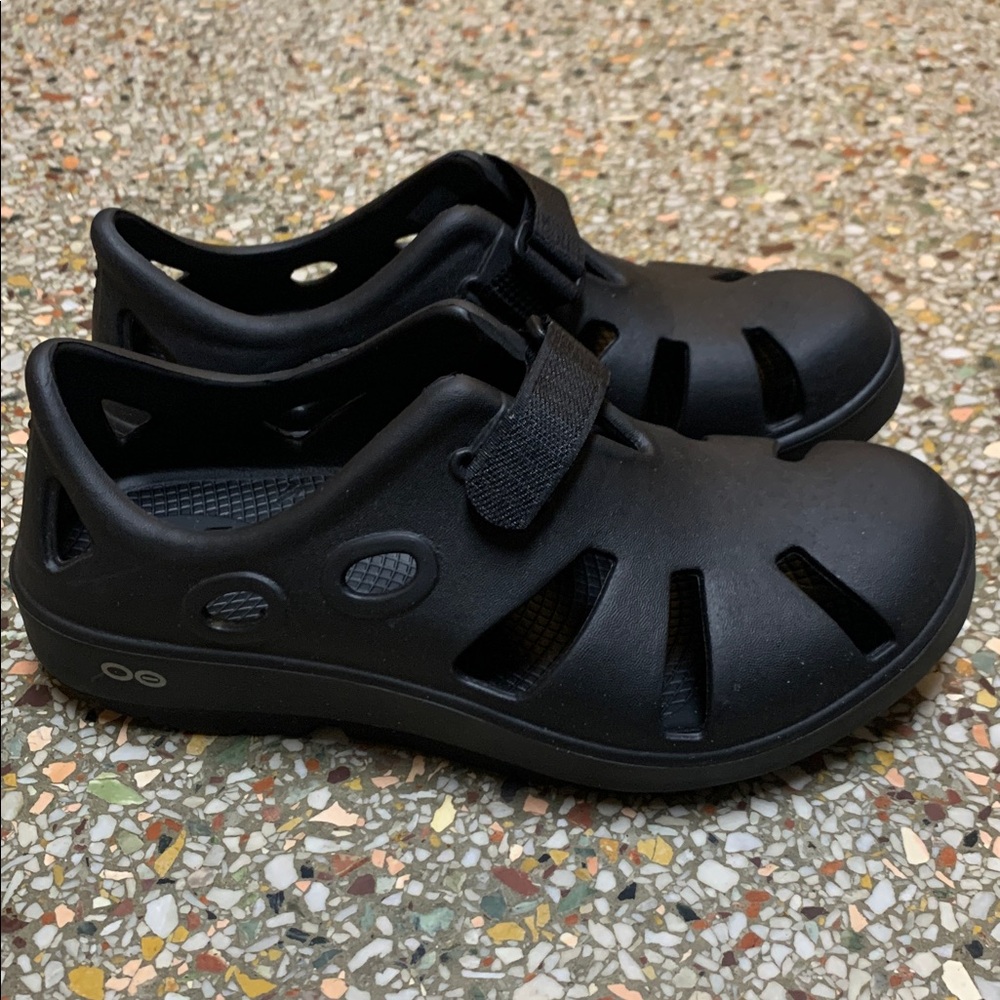OOFOS OOcandoo recovery sandals